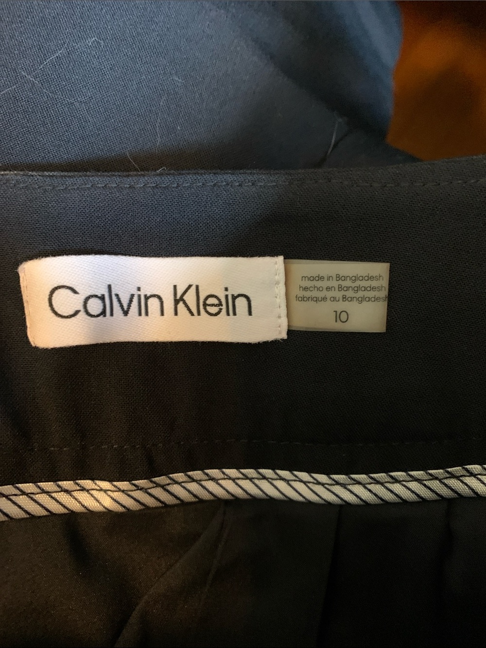 Calvin Klein Tailored Black Pencil Skirt — Sleek Workwear Staple - Picture 2 of 8